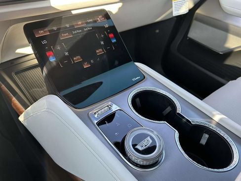 New 2026 Cadillac Vistiq Luxury AWD/4WD image 27