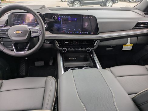 New 2025 Chevrolet Suburban Premier image 17