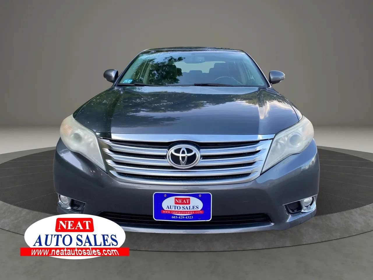Used 2012 Toyota Avalon FWD image 2