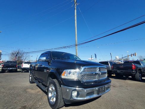 Used 2017 RAM 1500 Laramie w/ Convenience Group image 9