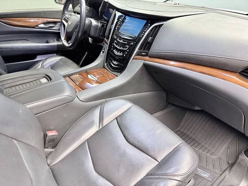 Used 2019 Cadillac Escalade Premium Luxury AWD/4WD image 9