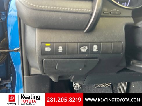 Used 2020 Toyota Camry SE FWD image 12