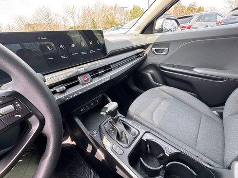 Used 2025 Kia K4 LXS image 21
