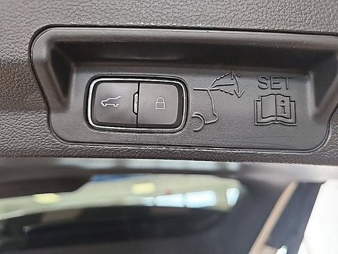 Used 2020 Ford Explorer XLT w/ Equipment Group 202A AWD/4WD image 31