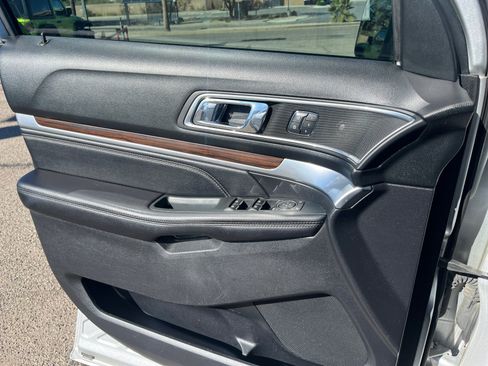 Used 2018 Ford Explorer Limited w/ Ford Safe & Smart Package image 13