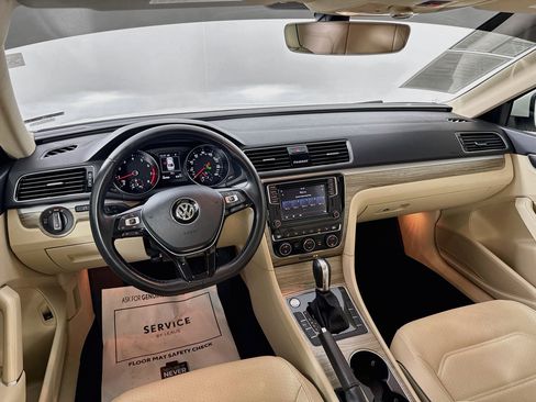 Used 2018 Volkswagen Passat 2.0T SE FWD image 24