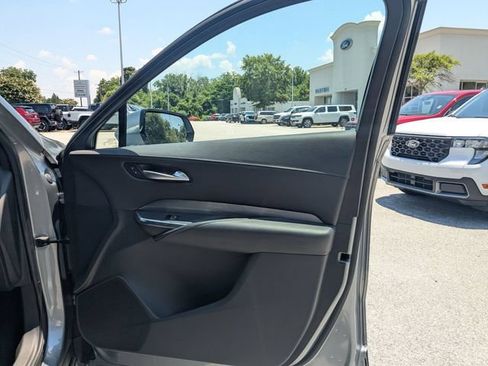 Used 2025 Cadillac XT4 Premium Luxury FWD image 31