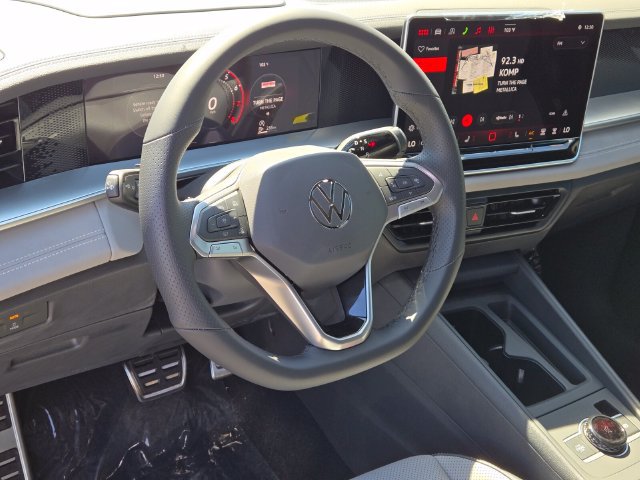 New 2026 Volkswagen Tiguan SE R-Line FWD image 10