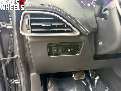 Used 2019 Jaguar F-PACE S AWD/4WD image 13