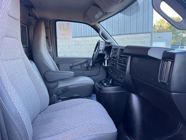 Used 2017 Chevrolet Express 2500 RWD image 11