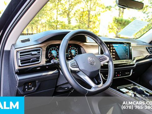 Used 2025 Volkswagen Atlas SE image 25
