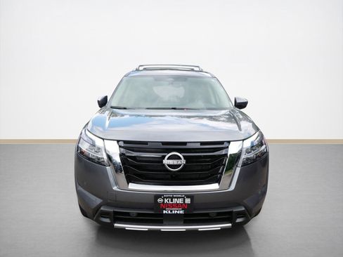 New 2025 Nissan Pathfinder SL image 4