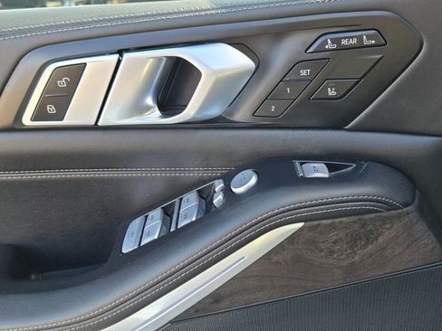Used 2023 BMW X7 xDrive40i image 50