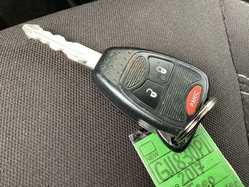 Used 2017 Jeep Wrangler Unlimited Rubicon w/ Max Tow Package image 27