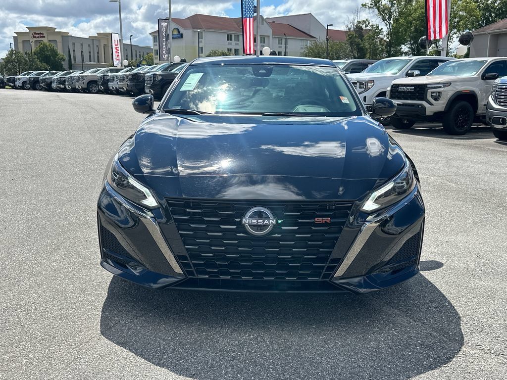 Used 2025 Nissan Altima 2.5 SR w/ SR Premium Package FWD image 2