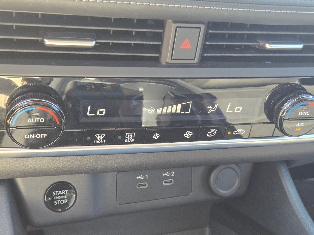 Used 2025 Nissan Rogue SV FWD image 26