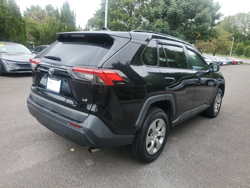 Used 2020 Toyota RAV4 LE FWD image 4