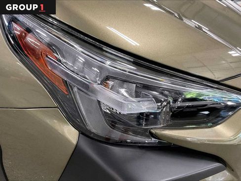 Used 2024 Subaru Outback Premium AWD/4WD image 27