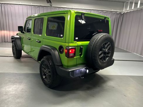Used 2025 Jeep Wrangler Unlimited Sport AWD/4WD image 5