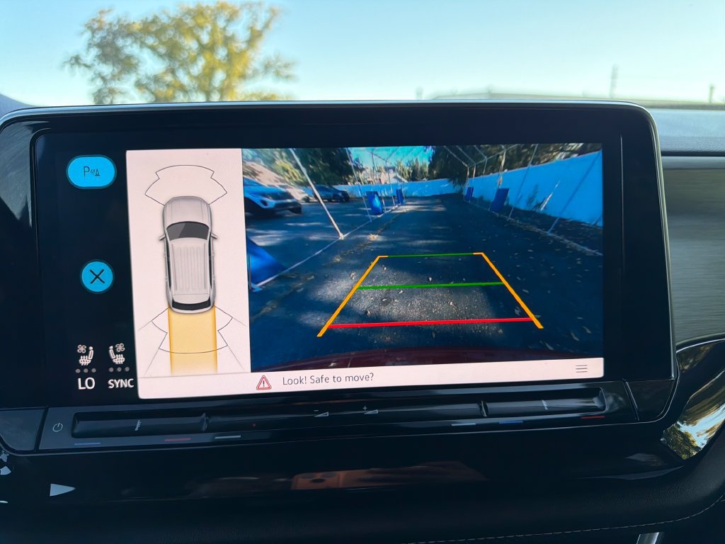 Used 2025 Volkswagen Atlas Cross Sport SE w/ Panoramic Sunroof Package FWD image 21