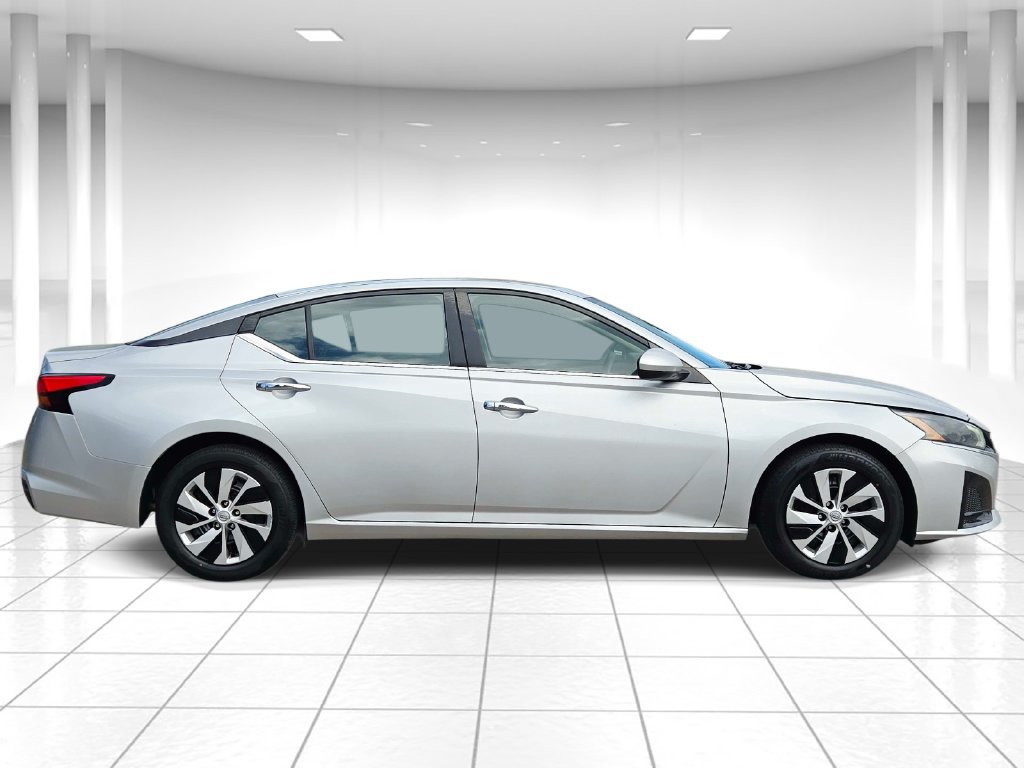 Used 2023 Nissan Altima 2.5 S FWD image 2