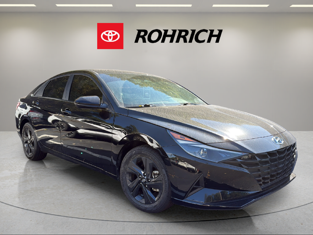 Used 2023 Hyundai Elantra SEL w/ Cargo Package FWD image 4