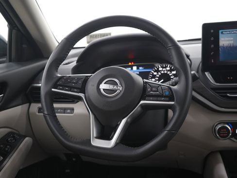 Used 2025 Nissan Altima 2.5 SV w/ SV Premium Package FWD image 15