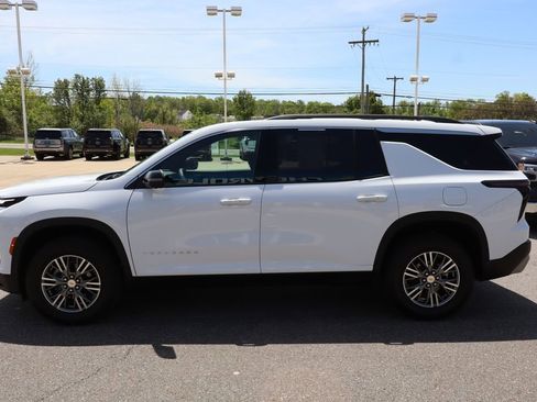 Used 2024 Chevrolet Traverse LT w/ LPO, Floor Liner Package FWD image 27
