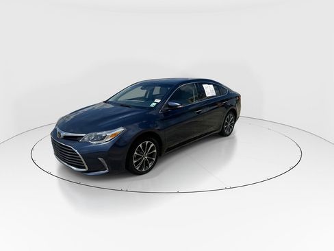 Used 2017 Toyota Avalon XLE Plus FWD image 4