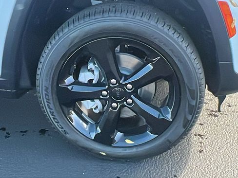 New 2025 Jeep Grand Cherokee Limited w/ Luxury Tech Group II image 9