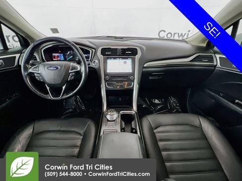 Used 2017 Ford Fusion SE w/ Fusion SE Technology Package FWD image 7