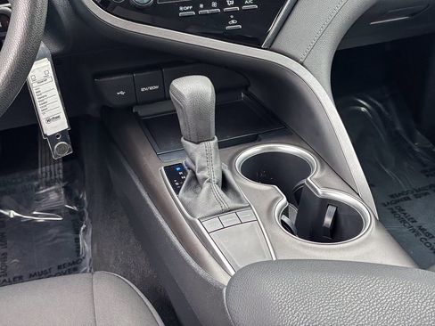 Used 2022 Toyota Camry LE image 20