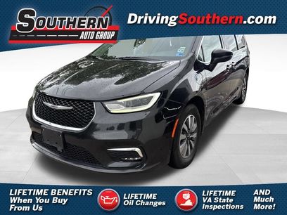Used 2023 Chrysler Pacifica Touring-L