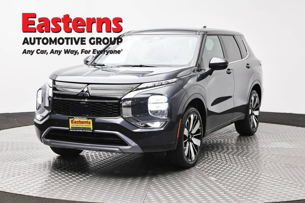 Used 2025 Mitsubishi Outlander SE AWD/4WD image 1