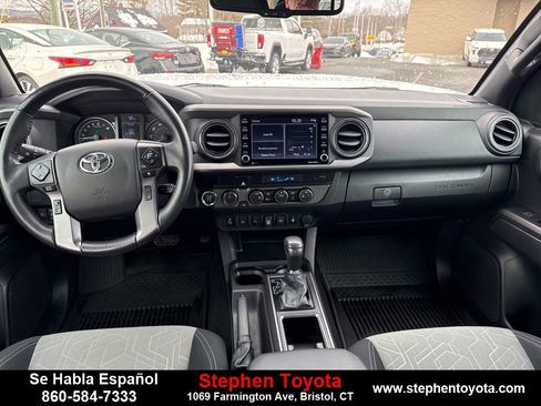 Used 2022 Toyota Tacoma TRD Off-Road w/ Technology Package image 11