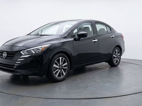 Used 2025 Nissan Versa SV image 3
