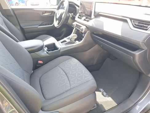 Used 2025 Toyota RAV4 XLE FWD image 32