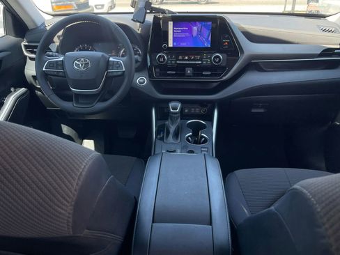 Used 2023 Toyota Highlander LE FWD image 7