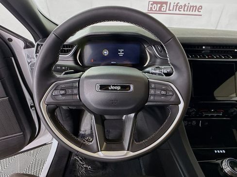 Used 2025 Jeep Grand Cherokee Laredo X AWD/4WD image 20