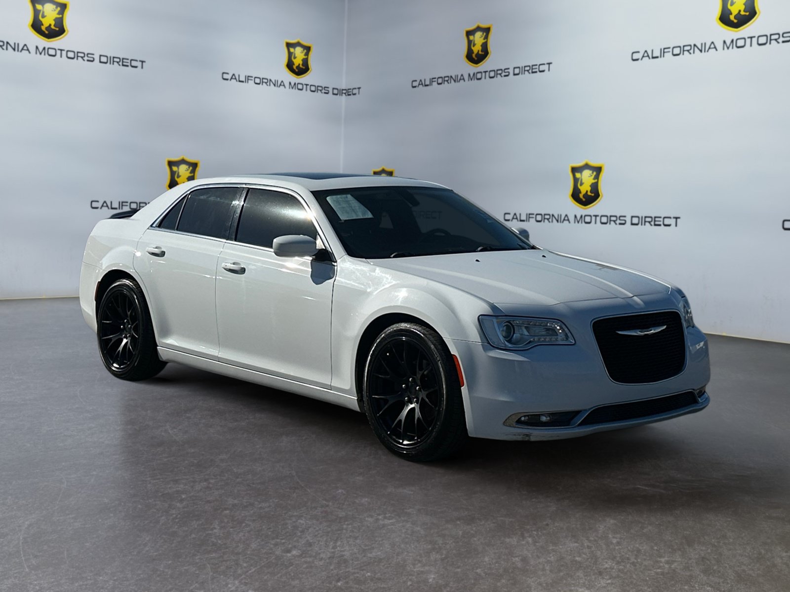 Used 2017 Chrysler 300 Limited w/ Value Package RWD image 7