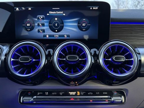 Used 2025 Mercedes-Benz GLB 250 4MATIC image 24