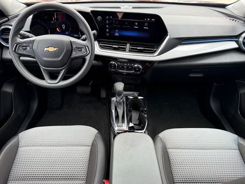 Used 2025 Chevrolet Trax LT FWD image 22