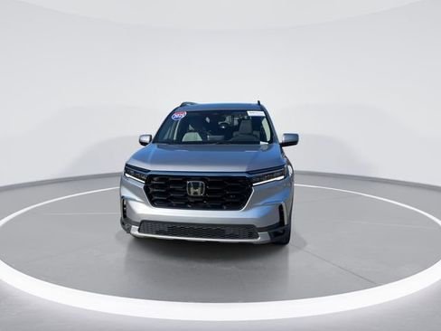 Used 2025 Honda Pilot Touring image 2