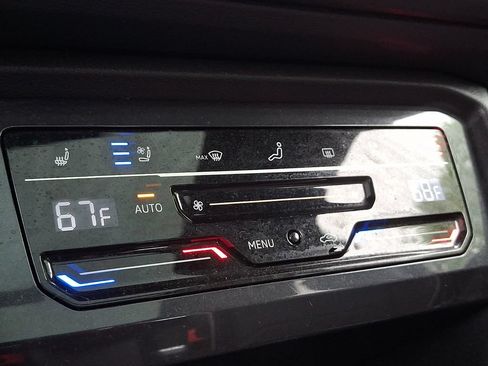 Used 2023 Volkswagen Tiguan SEL R-Line AWD/4WD image 17
