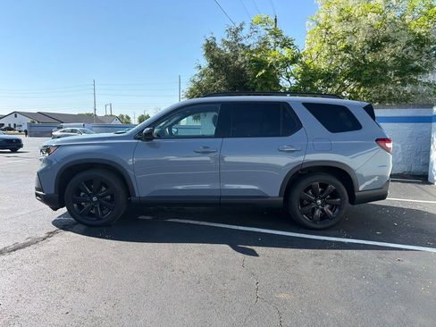 Used 2025 Honda Pilot Black Edition image 2