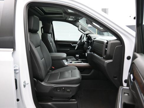 Used 2023 GMC Sierra 1500 SLT w/ SLT Premium Package AWD/4WD image 13
