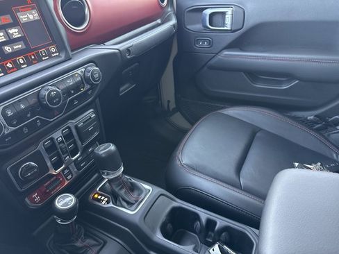 Used 2022 Jeep Gladiator Rubicon w/ Cold Weather Group image 19