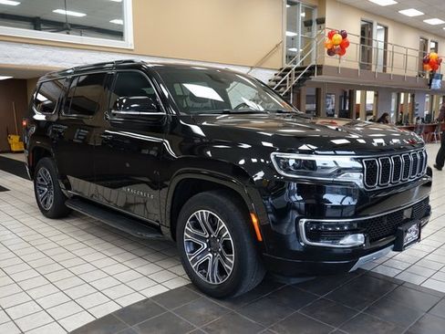 Used 2024 Jeep Wagoneer Series II w/ Flexible Seating Group image 20