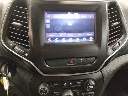 Used 2021 Jeep Cherokee Latitude FWD image 25