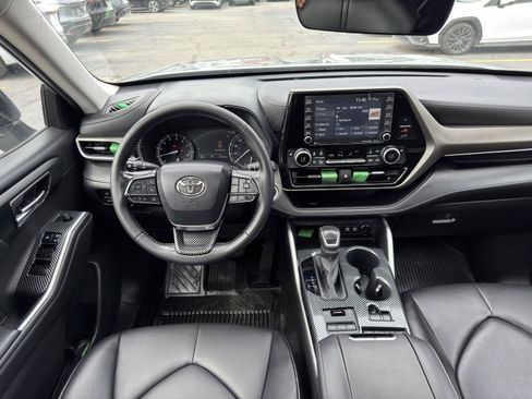 Used 2021 Toyota Highlander XLE AWD/4WD image 33